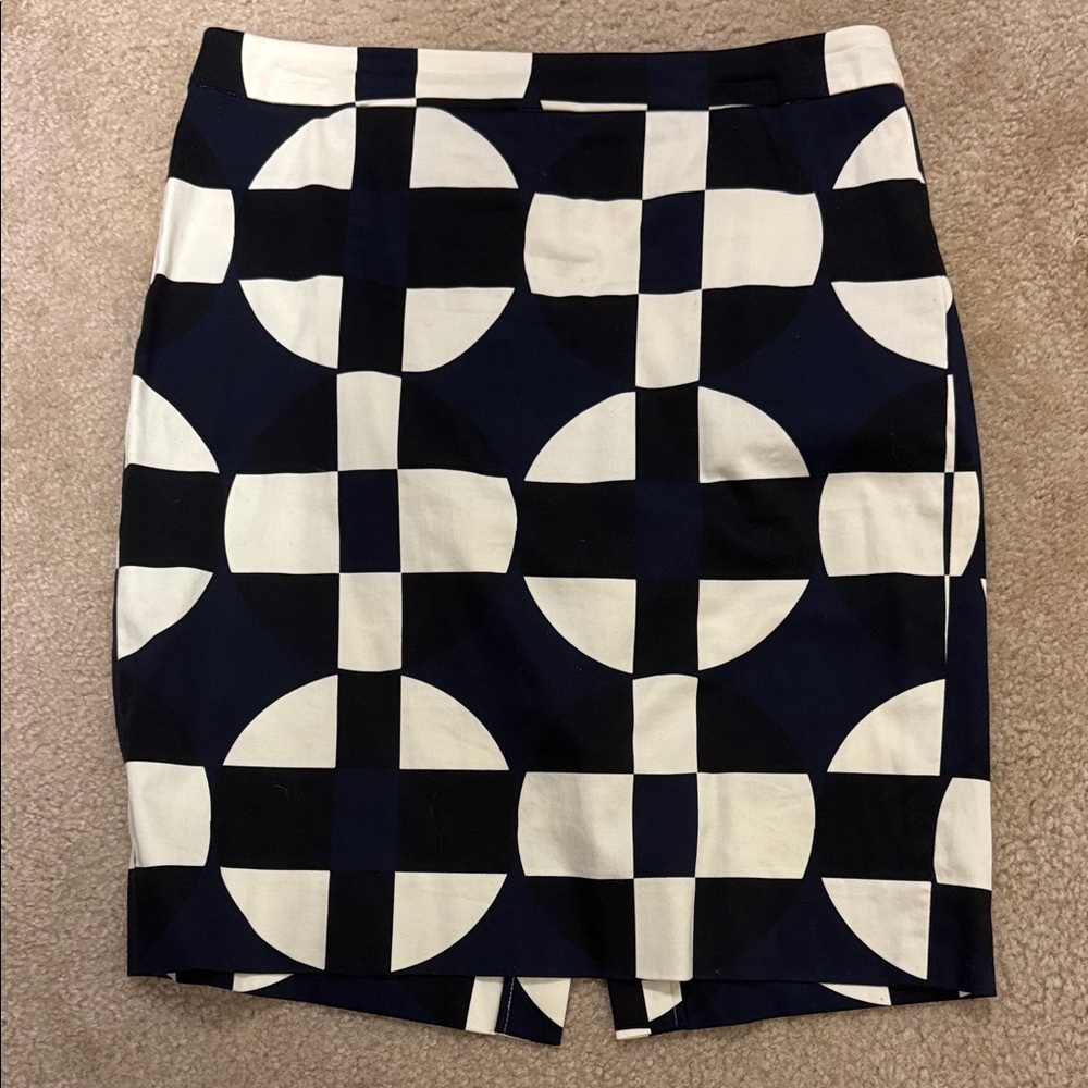 Stylish Black and White Geometric Pencil Skirt